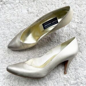 Stuart Weitzman: Pointed Toe Metallic Gold Leather Classic Pump Heels Size 10